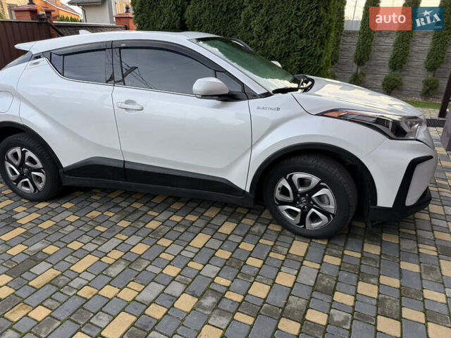 Белый Тойота C-HR EV, объемом двигателя 0 л и пробегом 66 тыс. км за 17600 $, фото 1 на Automoto.ua