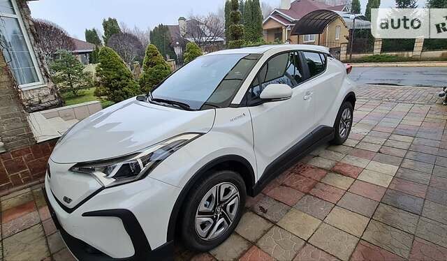 Білий Тойота C-HR EV, об'ємом двигуна 0 л та пробігом 458 тис. км за 27500 $, фото 1 на Automoto.ua