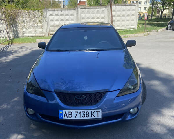 Синий Тойота Camry Solara, объемом двигателя 2.4 л и пробегом 320 тыс. км за 4000 $, фото 1 на Automoto.ua