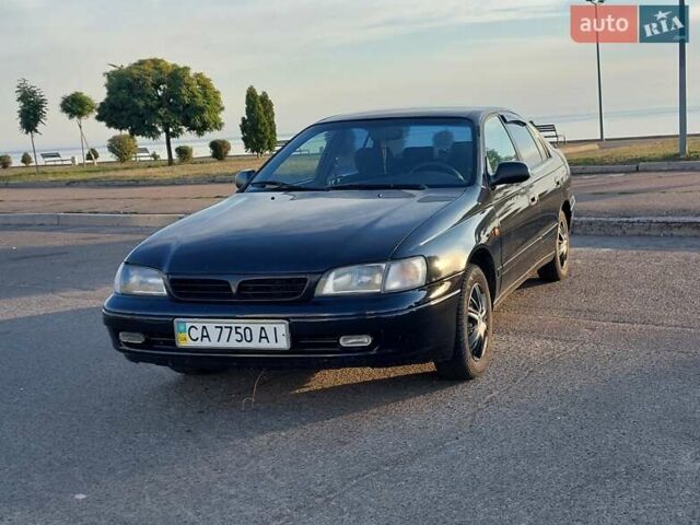 Черный Тойота Carina E, объемом двигателя 1.8 л и пробегом 443 тыс. км за 4000 $, фото 1 на Automoto.ua