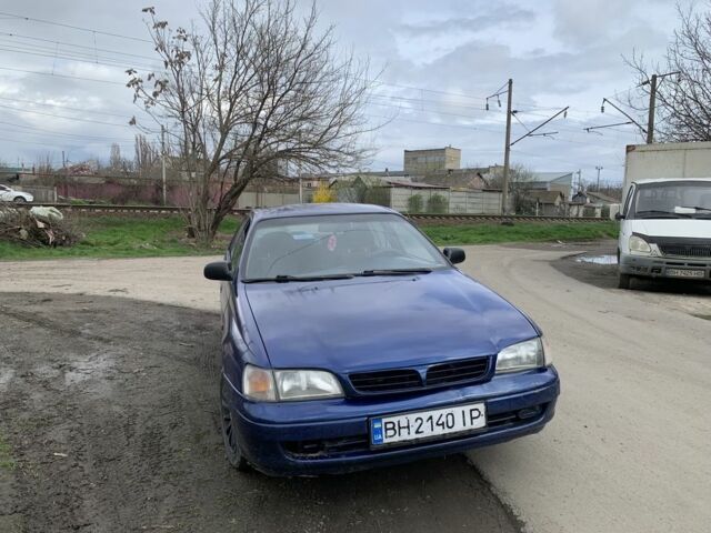 Синій Тойота Carina E, об'ємом двигуна 1.6 л та пробігом 300 тис. км за 1800 $, фото 1 на Automoto.ua