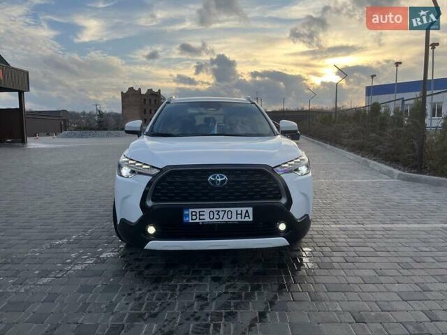 Белый Тойота Corolla Cross, объемом двигателя 2 л и пробегом 56 тыс. км за 33300 $, фото 1 на Automoto.ua