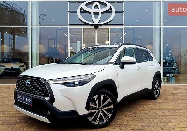 Белый Тойота Corolla Cross, объемом двигателя 1.99 л и пробегом 17 тыс. км за 36686 $, фото 1 на Automoto.ua
