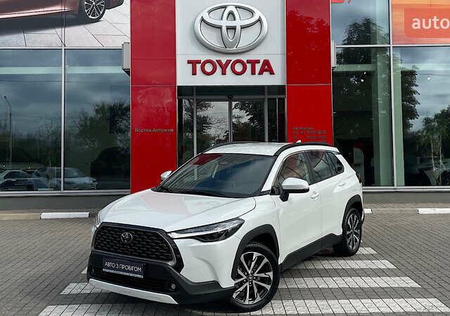 Белый Тойота Corolla Cross, объемом двигателя 2 л и пробегом 1 тыс. км за 39045 $, фото 1 на Automoto.ua