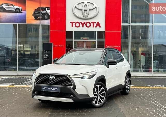 Белый Тойота Corolla Cross, объемом двигателя 2 л и пробегом 3 тыс. км за 38450 $, фото 1 на Automoto.ua