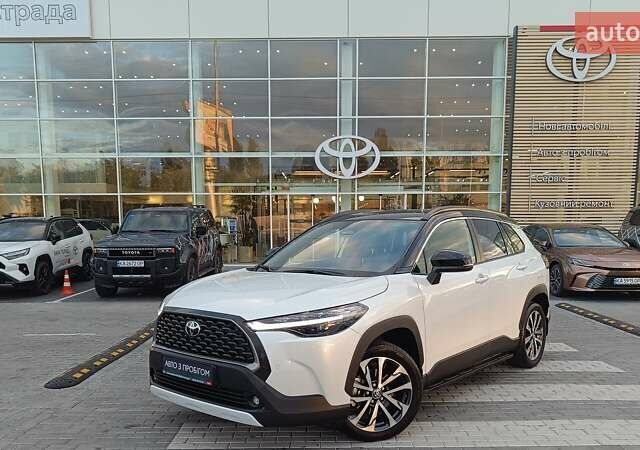 Белый Тойота Corolla Cross, объемом двигателя 2 л и пробегом 2 тыс. км за 38801 $, фото 1 на Automoto.ua