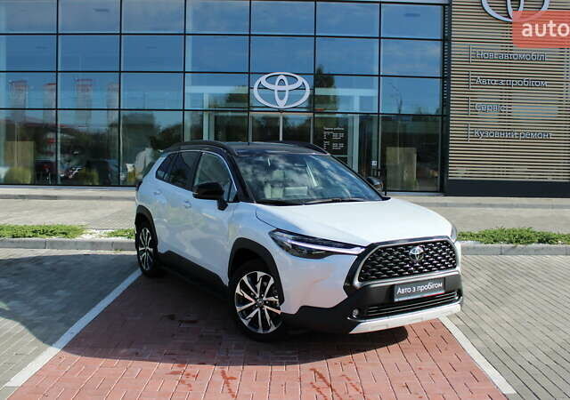 Белый Тойота Corolla Cross, объемом двигателя 2 л и пробегом 1 тыс. км за 38773 $, фото 1 на Automoto.ua
