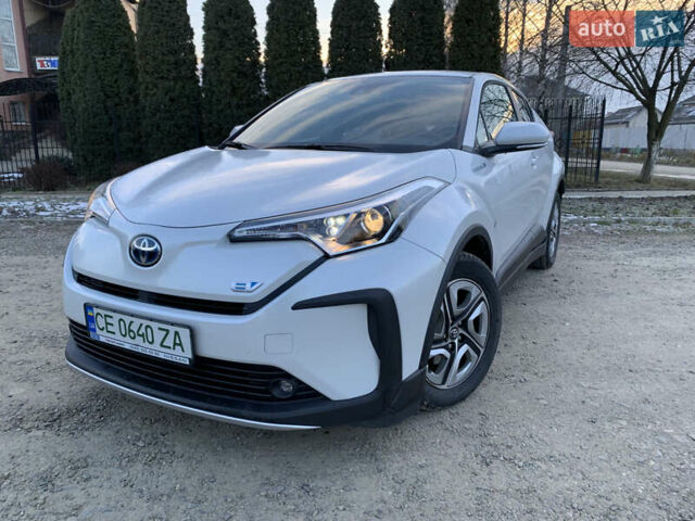 Белый Тойота Izoa, объемом двигателя 0 л и пробегом 20 тыс. км за 23500 $, фото 1 на Automoto.ua
