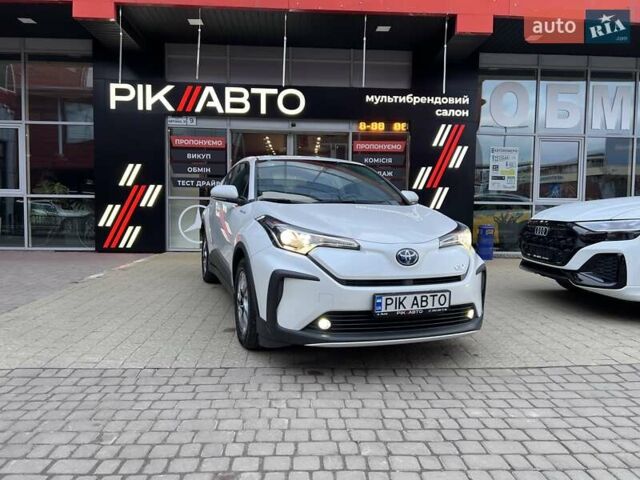 Белый Тойота Izoa, объемом двигателя 0 л и пробегом 2 тыс. км за 23400 $, фото 1 на Automoto.ua