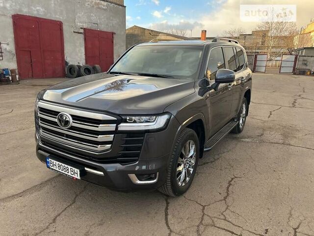 Серый Тойота Land Cruiser 300, объемом двигателя 3.5 л и пробегом 14 тыс. км за 105000 $, фото 1 на Automoto.ua