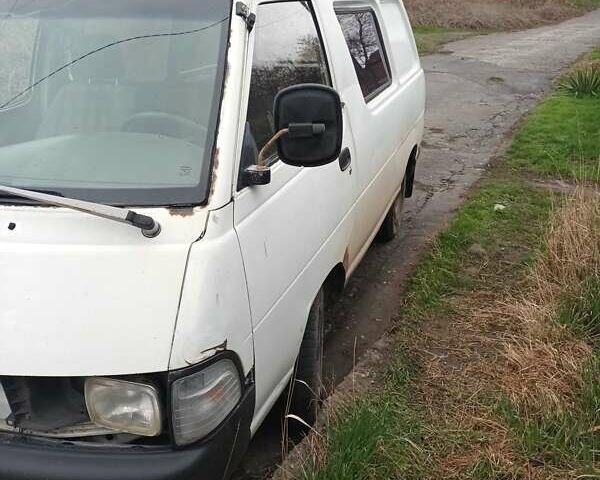 Белый Тойота LiteAce, объемом двигателя 2 л и пробегом 400 тыс. км за 1892 $, фото 1 на Automoto.ua