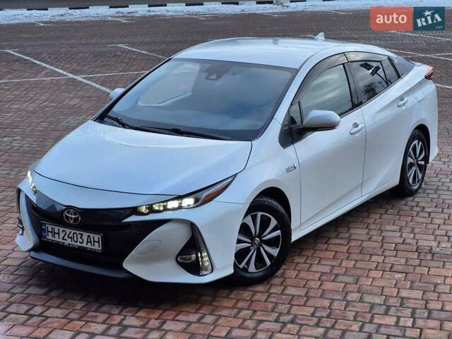 Белый Тойота Prius Prime, объемом двигателя 1.8 л и пробегом 51 тыс. км за 18500 $, фото 1 на Automoto.ua
