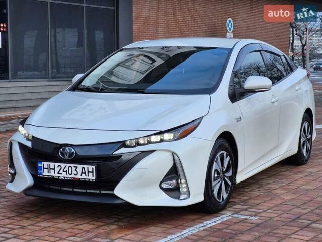 Белый Тойота Prius Prime, объемом двигателя 1.8 л и пробегом 51 тыс. км за 18299 $, фото 1 на Automoto.ua