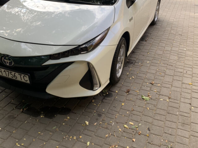 Білий Тойота Prius Prime, об'ємом двигуна 1.8 л та пробігом 87 тис. км за 18500 $, фото 1 на Automoto.ua