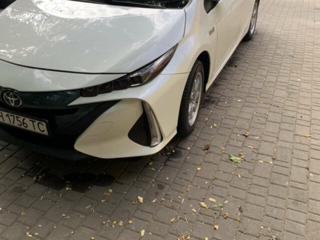 Белый Тойота Prius Prime, объемом двигателя 1.8 л и пробегом 87 тыс. км за 18500 $, фото 1 на Automoto.ua