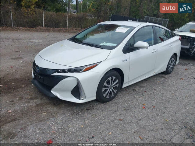 Белый Тойота Prius Prime, объемом двигателя 1.8 л и пробегом 54 тыс. км за 5000 $, фото 1 на Automoto.ua