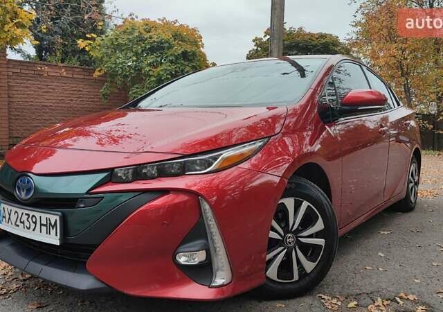 Красный Тойота Prius Prime, объемом двигателя 1.8 л и пробегом 81 тыс. км за 18000 $, фото 1 на Automoto.ua