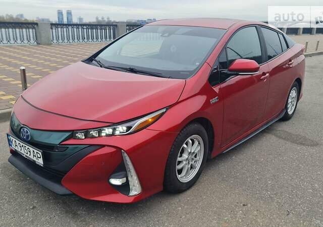 Красный Тойота Prius Prime, объемом двигателя 1.8 л и пробегом 116 тыс. км за 17499 $, фото 1 на Automoto.ua