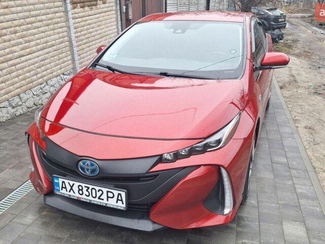 Красный Тойота Prius Prime, объемом двигателя 1.8 л и пробегом 130 тыс. км за 16900 $, фото 1 на Automoto.ua