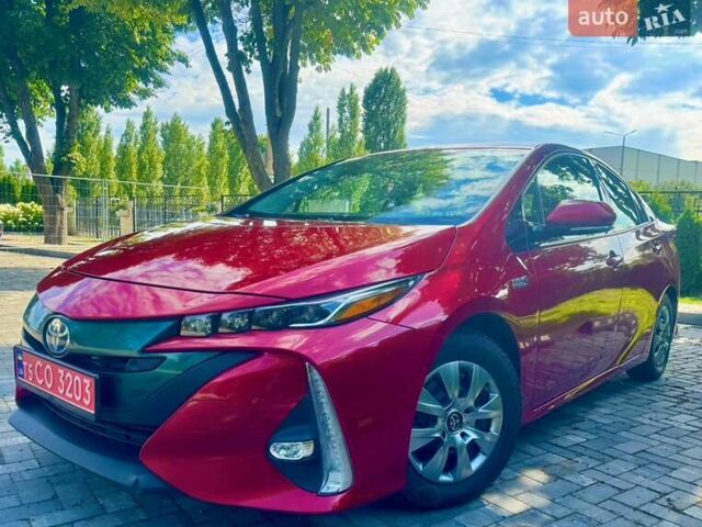 Красный Тойота Prius Prime, объемом двигателя 1.8 л и пробегом 67 тыс. км за 18400 $, фото 1 на Automoto.ua