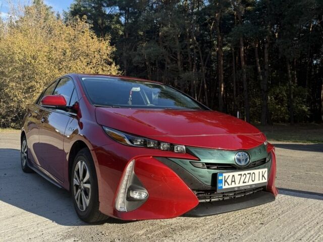 Красный Тойота Prius Prime, объемом двигателя 1.8 л и пробегом 95 тыс. км за 20500 $, фото 1 на Automoto.ua