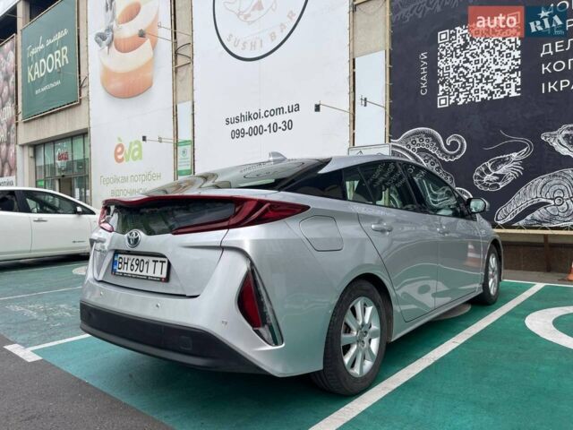 Сірий Тойота Prius Prime, об'ємом двигуна 1.8 л та пробігом 96 тис. км за 16000 $, фото 1 на Automoto.ua
