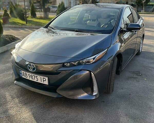 Серый Тойота Prius Prime, объемом двигателя 1.8 л и пробегом 33 тыс. км за 21900 $, фото 1 на Automoto.ua