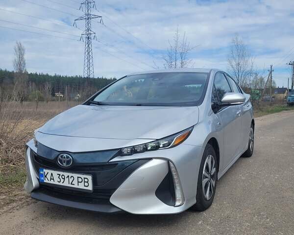 Сірий Тойота Prius Prime, об'ємом двигуна 1.8 л та пробігом 92 тис. км за 17300 $, фото 1 на Automoto.ua