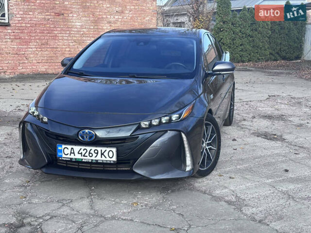Серый Тойота Prius Prime, объемом двигателя 1.8 л и пробегом 163 тыс. км за 16500 $, фото 1 на Automoto.ua