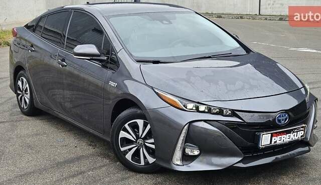 Серый Тойота Prius Prime, объемом двигателя 1.8 л и пробегом 92 тыс. км за 18799 $, фото 1 на Automoto.ua