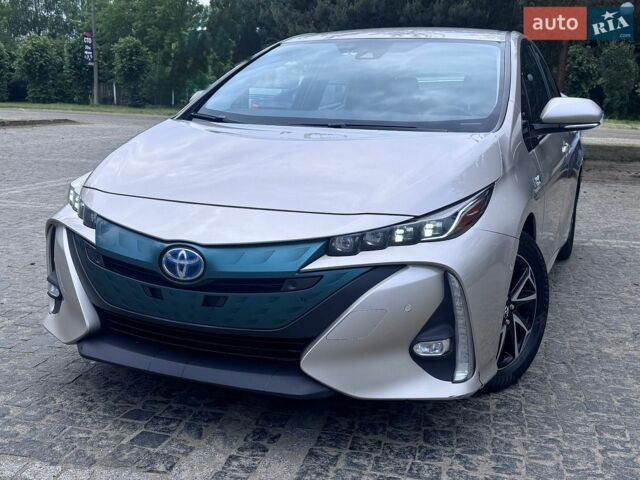 Серый Тойота Prius Prime, объемом двигателя 1.8 л и пробегом 192 тыс. км за 14000 $, фото 1 на Automoto.ua