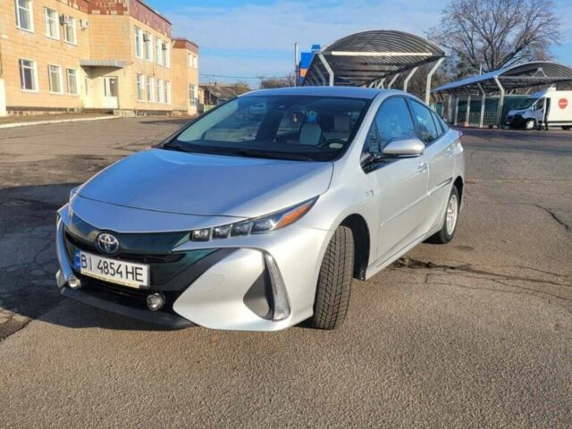 Серый Тойота Prius Prime, объемом двигателя 1.8 л и пробегом 99 тыс. км за 17900 $, фото 1 на Automoto.ua