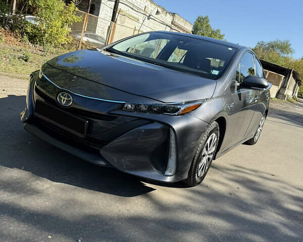 Серый Тойота Prius Prime, объемом двигателя 1.8 л и пробегом 71 тыс. км за 24500 $, фото 1 на Automoto.ua