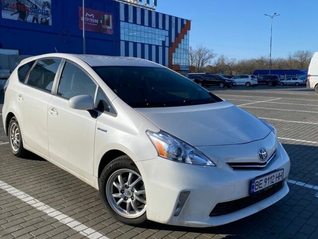 Білий Тойота Prius v, об'ємом двигуна 1.8 л та пробігом 212 тис. км за 10500 $, фото 1 на Automoto.ua