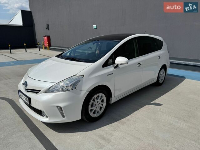 Білий Тойота Prius v, об'ємом двигуна 1.8 л та пробігом 298 тис. км за 10200 $, фото 1 на Automoto.ua