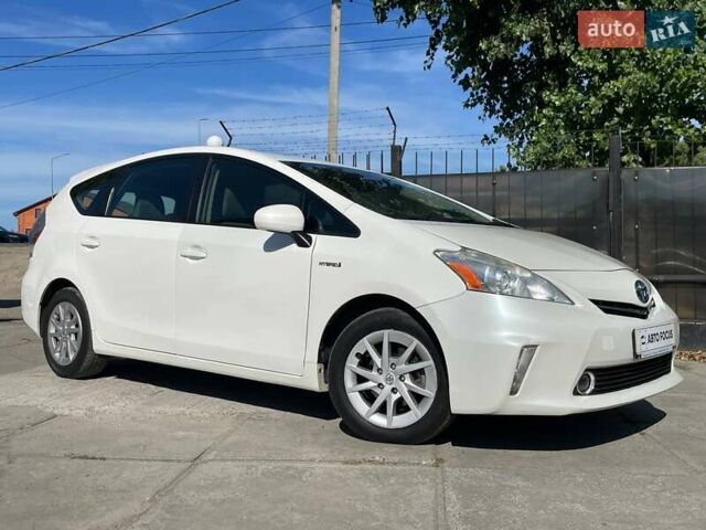 Белый Тойота Prius v, объемом двигателя 1.79 л и пробегом 217 тыс. км за 12490 $, фото 1 на Automoto.ua
