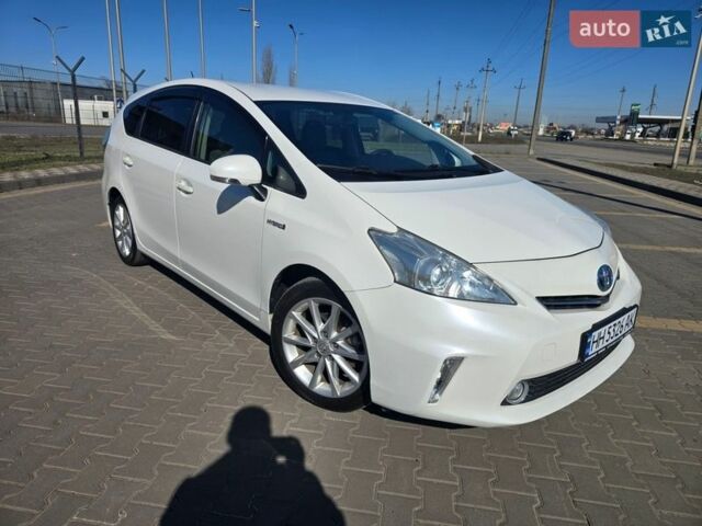 Білий Тойота Prius v, об'ємом двигуна 1.8 л та пробігом 164 тис. км за 14300 $, фото 1 на Automoto.ua