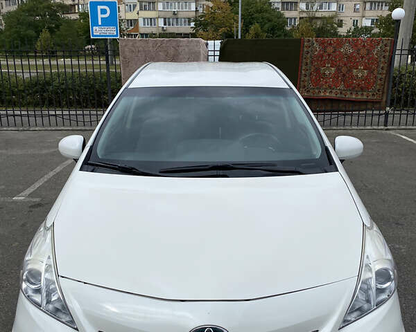 Білий Тойота Prius v, об'ємом двигуна 1.8 л та пробігом 399 тис. км за 10350 $, фото 1 на Automoto.ua