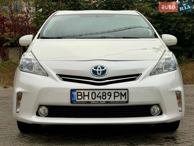 Белый Тойота Prius v, объемом двигателя 1.8 л и пробегом 198 тыс. км за 13800 $, фото 1 на Automoto.ua