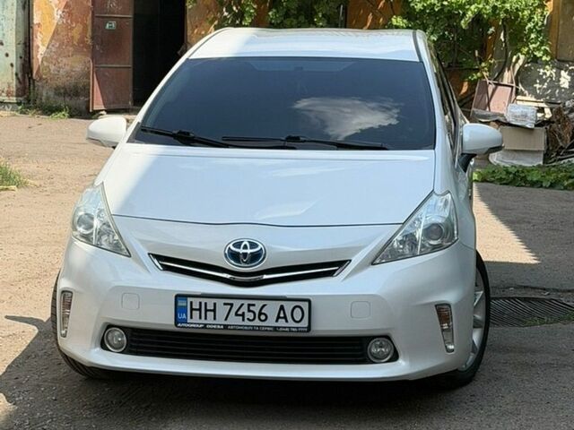 Білий Тойота Prius v, об'ємом двигуна 1.8 л та пробігом 167 тис. км за 13000 $, фото 1 на Automoto.ua