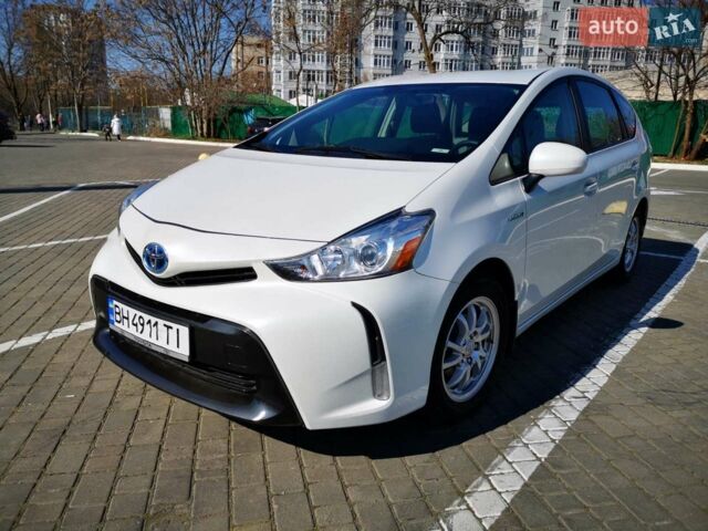 Білий Тойота Prius v, об'ємом двигуна 1.8 л та пробігом 194 тис. км за 18200 $, фото 1 на Automoto.ua