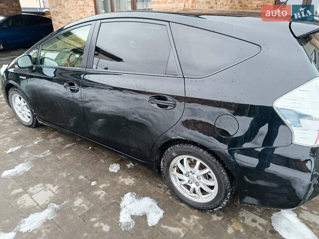 Черный Тойота Prius v, объемом двигателя 1.8 л и пробегом 277 тыс. км за 11500 $, фото 1 на Automoto.ua