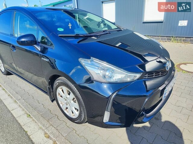 Черный Тойота Prius v, объемом двигателя 1.8 л и пробегом 410 тыс. км за 13000 $, фото 1 на Automoto.ua