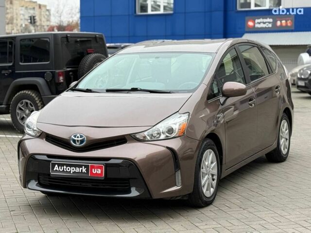 Коричневый Тойота Prius v, объемом двигателя 1.8 л и пробегом 260 тыс. км за 16490 $, фото 1 на Automoto.ua