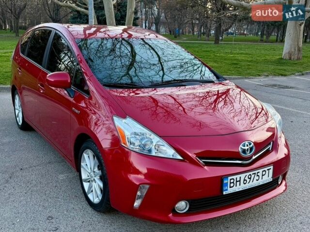 Червоний Тойота Prius v, об'ємом двигуна 1.8 л та пробігом 117 тис. км за 13500 $, фото 1 на Automoto.ua