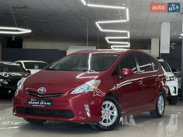 Красный Тойота Prius v, объемом двигателя 1.8 л и пробегом 235 тыс. км за 11789 $, фото 1 на Automoto.ua