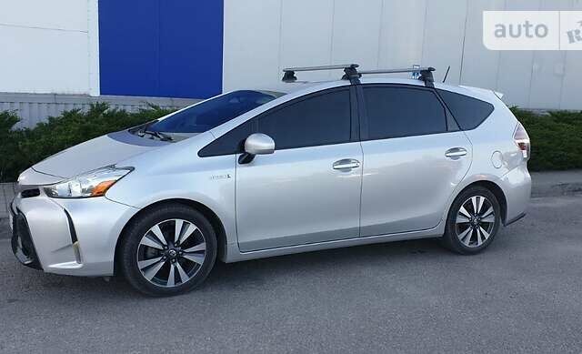 Тойота Prius v, объемом двигателя 1.8 л и пробегом 69 тыс. км за 15900 $, фото 1 на Automoto.ua