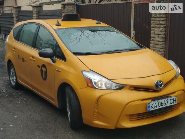 Жовтий Тойота Prius v, об'ємом двигуна 1.8 л та пробігом 470 тис. км за 8900 $, фото 1 на Automoto.ua