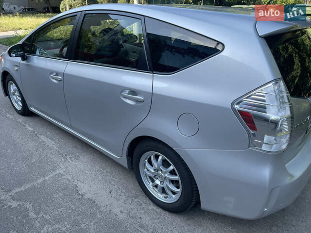 Сірий Тойота Prius v, об'ємом двигуна 1.8 л та пробігом 220 тис. км за 11499 $, фото 1 на Automoto.ua