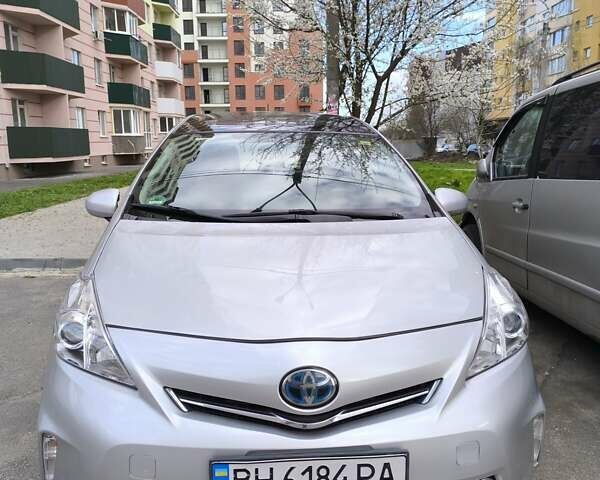 Серый Тойота Prius v, объемом двигателя 0 л и пробегом 200 тыс. км за 14300 $, фото 1 на Automoto.ua